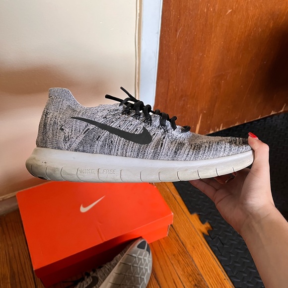 Nike Sneakers - Picture 6 of 7